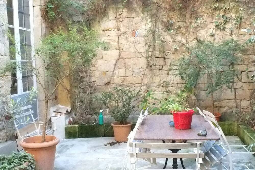 18th century house in the city center in Beaucaire, Nimes region