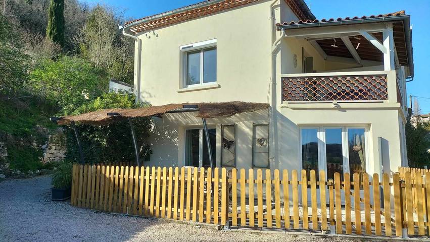 Gîte pour 8 personnes, avec sauna et piscine, adapté aux familles