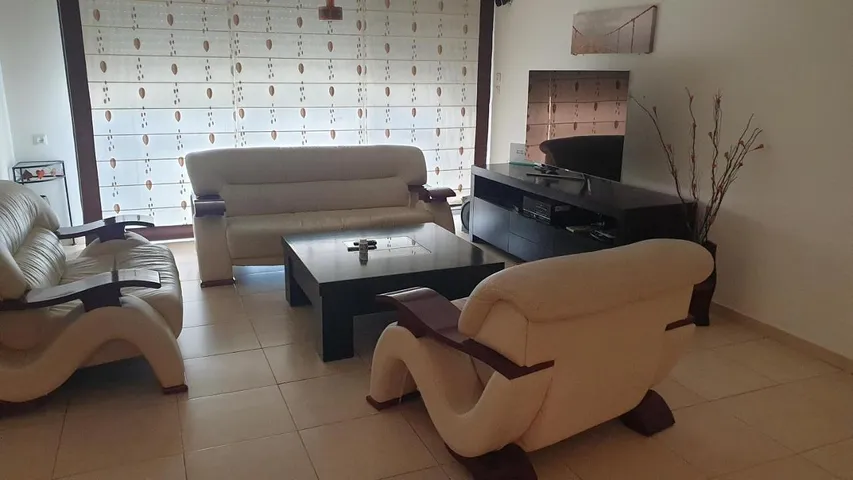 Apartamento de vacaciones para 6 personas, con balcón además de jacuzzi y jardín - 1