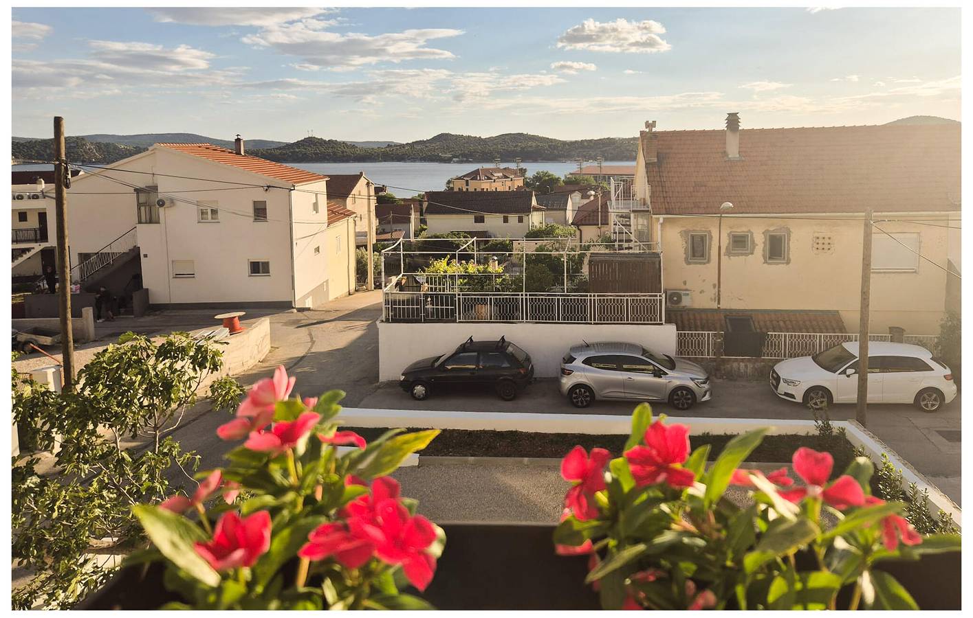 Appartement de vacances entier, Appartement avec vue sur la mer, terrasse, cuisine et Wi-Fi près de la plage de Banj in Šibenik, Šibenik-Knin