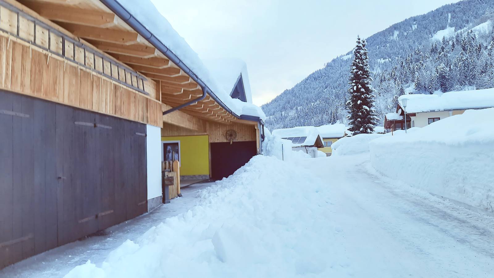 Ganze Wohnung, Apartment 'Koni´s Ferienwohnung' mit Bergblick und überdachten Autoabstellplatz in Rangersdorf, Oberkärnten