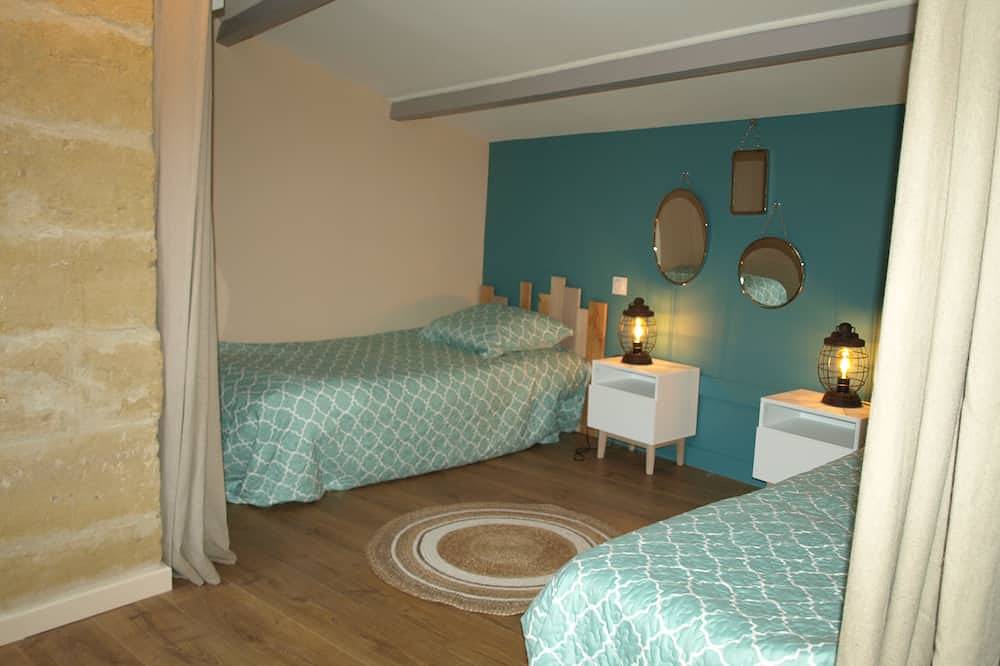 Appartement entier, A l'ombre du Duché, climatisé et calme, avec remise pour déposer les vélos. in Uzès, Région de Nîmes