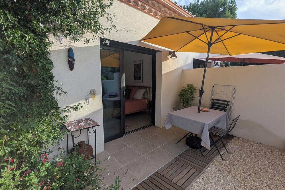 Apartamento entero, A quiet room with a private courtyard in Teyran, Region de Montpellier