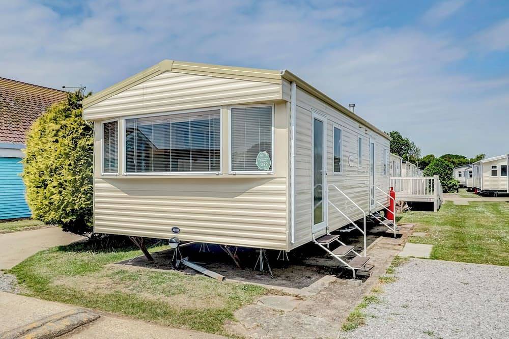 2 bedroom accommodation in Hayling Island in Hayling Island, Havant
