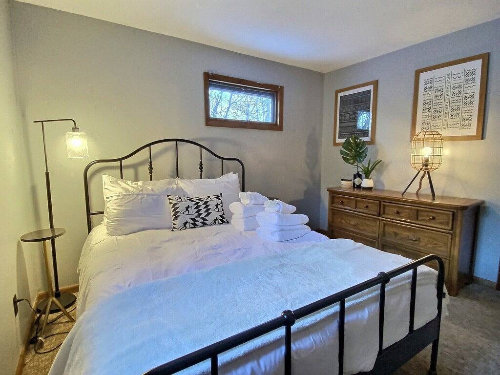 The Big Lebearski! Hot Tub, Fireplace! in Killington, Rutland County