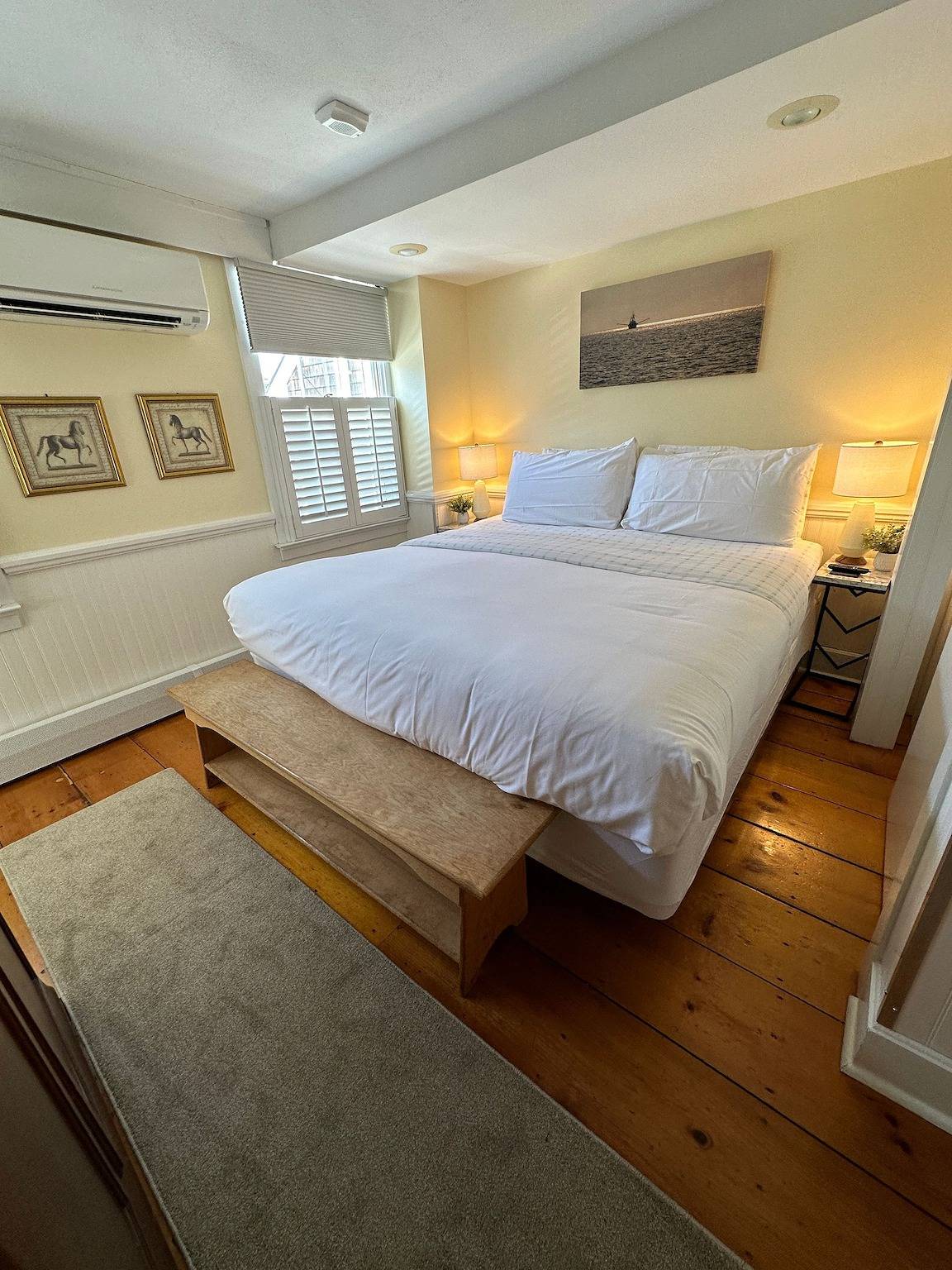 Ganze Wohnung, Spacious Three Room Suite Downtown Newport in Newport, Newport County