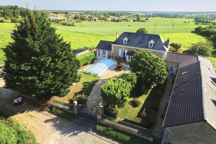 Chambre d’hôte pour 2 personnes, avec Balcon et Terrasse ainsi que Jardin et Piscine