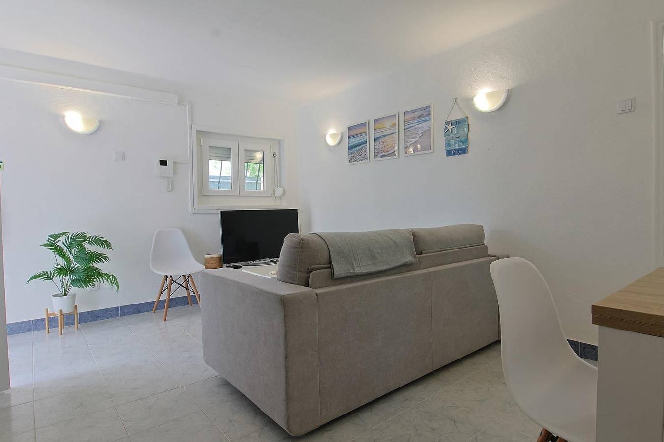 Apartamento entero, Apartamento 'Maria's House' con terraza privada y Wi-Fi in Halbinsel von Setúbal