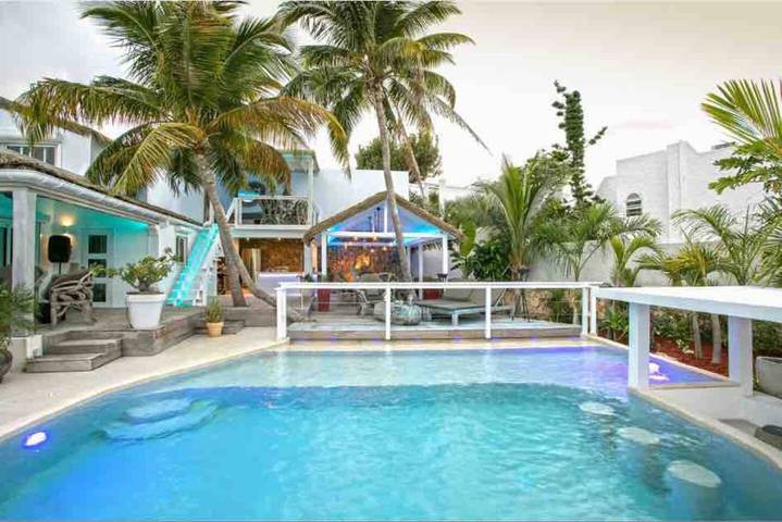 Villa pour 12 personnes, avec balcon et piscine dans Saint Martin