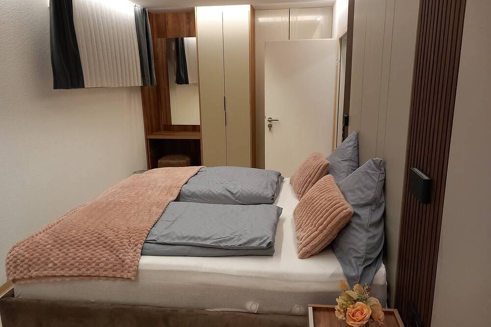 Hotel Hafez-Deluxe Doubleroom with Balcony 301 in Bad Salzuflen, Kreis Lippe