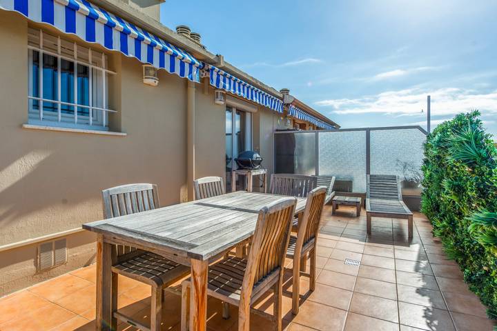 Gîte pour 4 personnes, avec terrasse, adapté aux familles dans Plage de Juan-les-Pins - 2