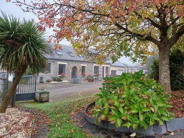 Gîte pour 4 personnes, avec terrasse dans Javené