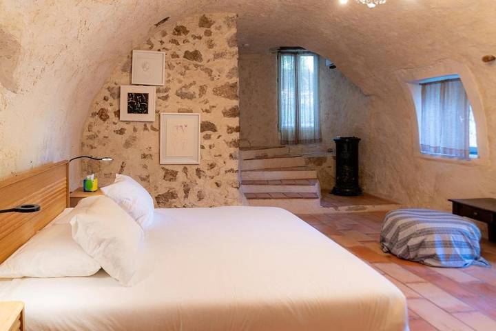 Location de vacances pour 12 personnes, avec piscine et vue ainsi que terrasse et sauna à Châteauneuf-Villevieille - 4