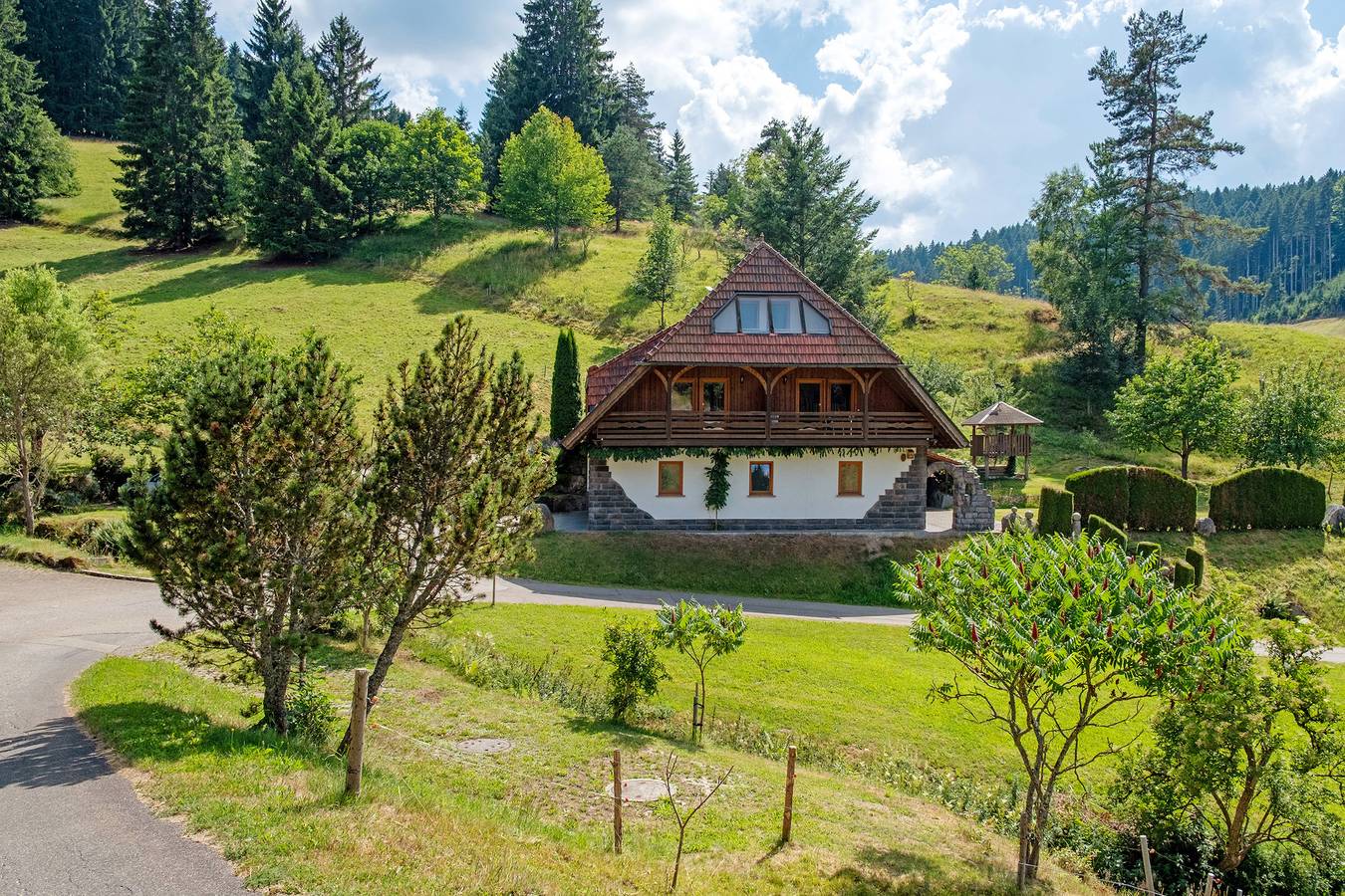Ganze Wohnung, Ferienwohnung '2' mit Bergblick, gemeinsamer Terrasse und Wlan in Triberg, Mittlerer Schwarzwald