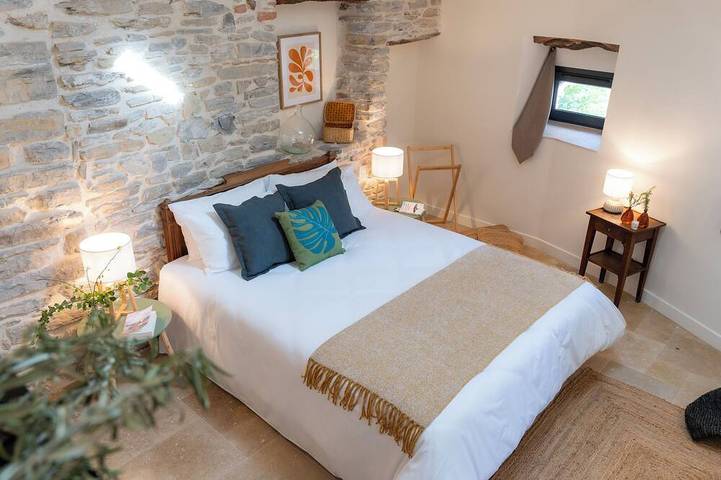 Gîte pour 25 personnes, avec jacuzzi ainsi que sauna et jardin à Saint-Julien-les-Rosiers - 3