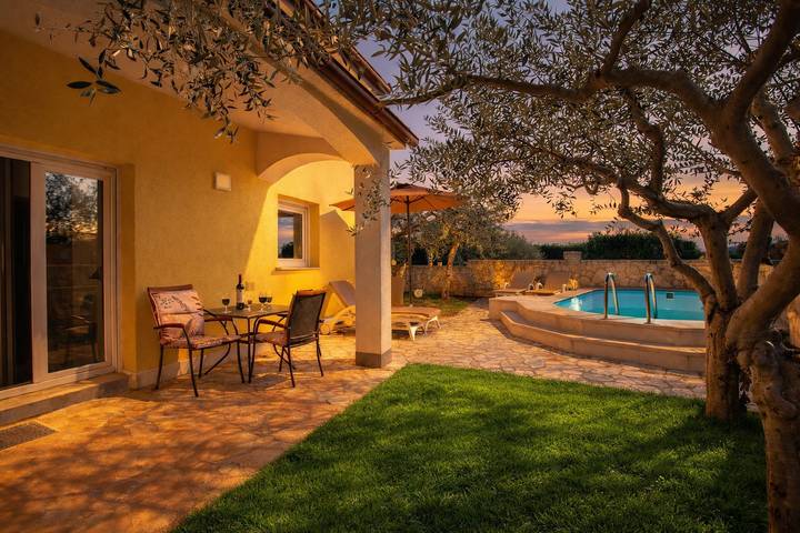 Holiday House with pool Lili, Pet friendy in Vodnjan, Grad Vodnjan