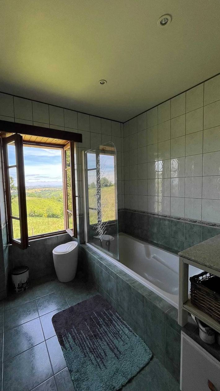 Amplia villa con piscina en Bas-Ségala in La Bastide-l'Évêque, Aveyron (desambiguación)