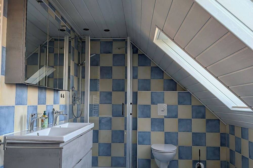 Ganze Wohnung, Lichtdurchflutete Dachgeschosswohnung (98 m2) mit zwei Balkonen in Merkendorf, Fränkisches Seenland
