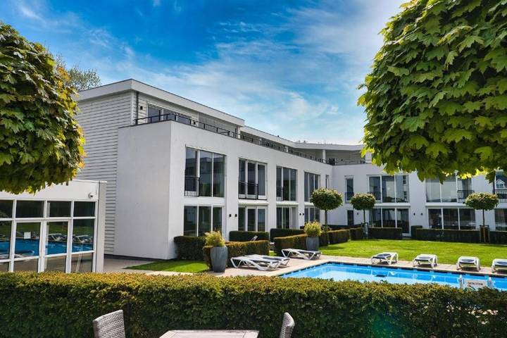 Ferienwohnung für 2 Personen, mit Balkon und Whirlpool sowie Terrasse und Garten in Renesse