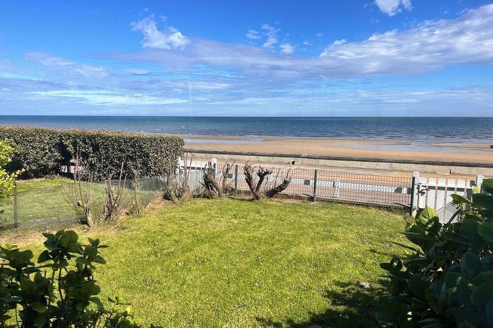 Appartement entier, Appartement Rez de Jardin, Face à la Mer in Saint-Aubin-sur-Mer (Calvados), Région de Caen