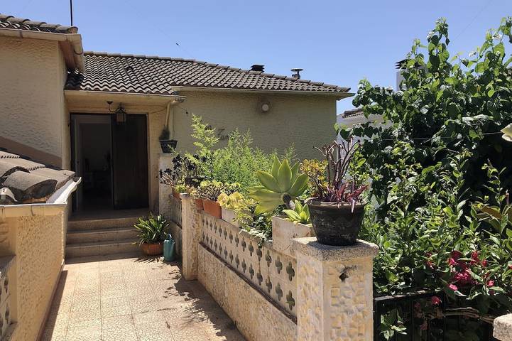 Ferienhaus für 4 Personen, mit Terrasse und Whirlpool sowie Garten - 1