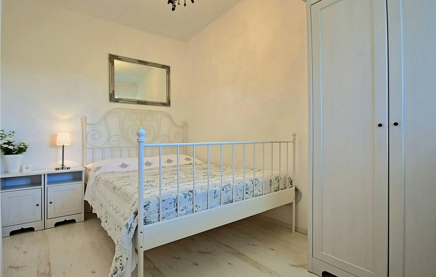 Incantevole appartamento con 2 camere da letto, piscina e terrazza, a 700 m dal centro di Anzici in Visignano (Općina), Istria centrale