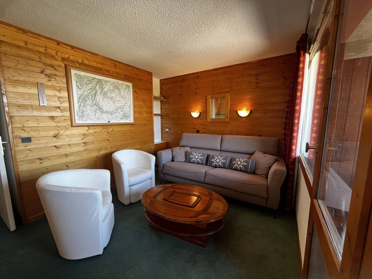 Entire apartment, Duplex apartment sleeps 7, slopes, shops, parking, balcony in Méribel-Mottaret, Les Allues