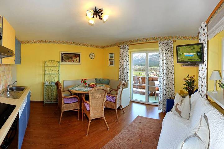 Ferienwohnung für 6 Personen, mit Balkon und Garten in Sankt Johann in Tirol