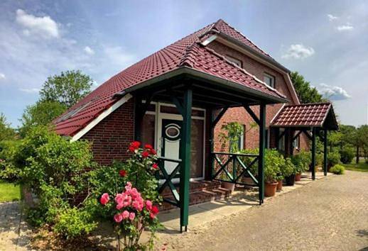 Außergewöhnliches Nordsee-Ferienhaus für bis zu 10 Personen - Ruhe, Natur & Gemütlichkeit in Blomberg (Ostfriesland), Landkreis Wittmund