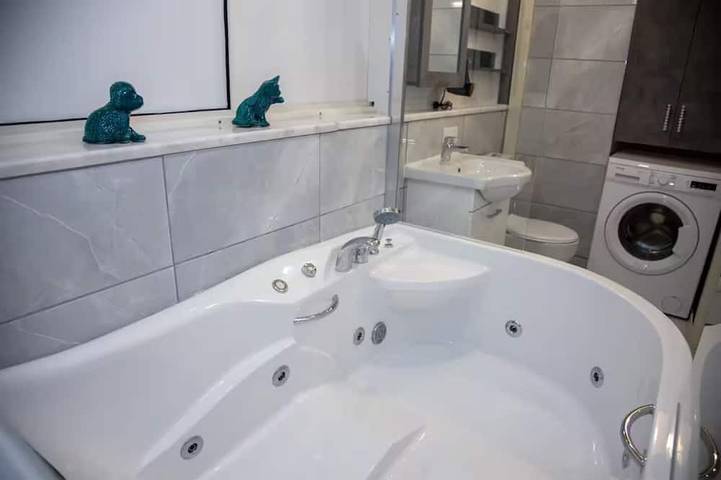Terrace Flat At The Center Of Old City With Jacuzzi in Fatih, Istanbul