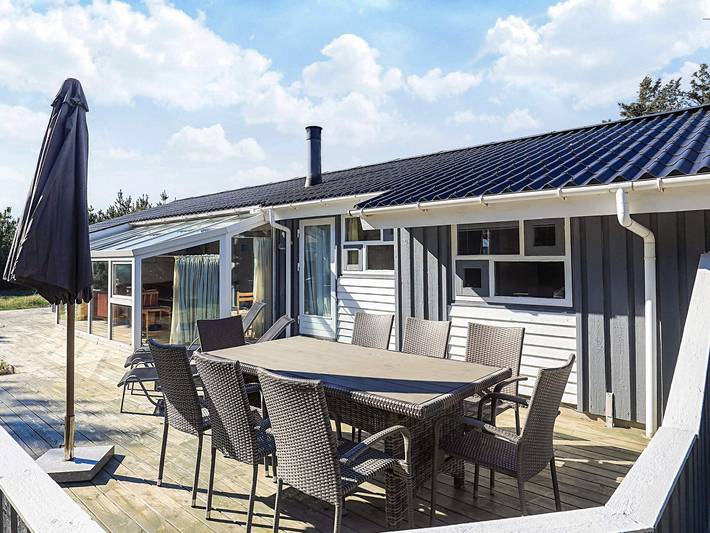 Feriehus for 10 personer, med Terrasse og Hage i tillegg til Badebasseng i Skagen