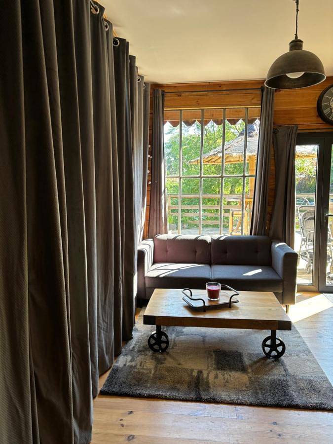 King Room with Lake View in Coutras, Région de Libourne
