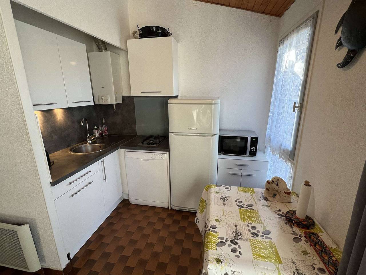 Appartement entier, Appartement T2 Cabine, Rez-de-Jardin, Parking, Lave-Linge, Terrasse, Accès Plage à 30m in Cap d'Agde, Agde