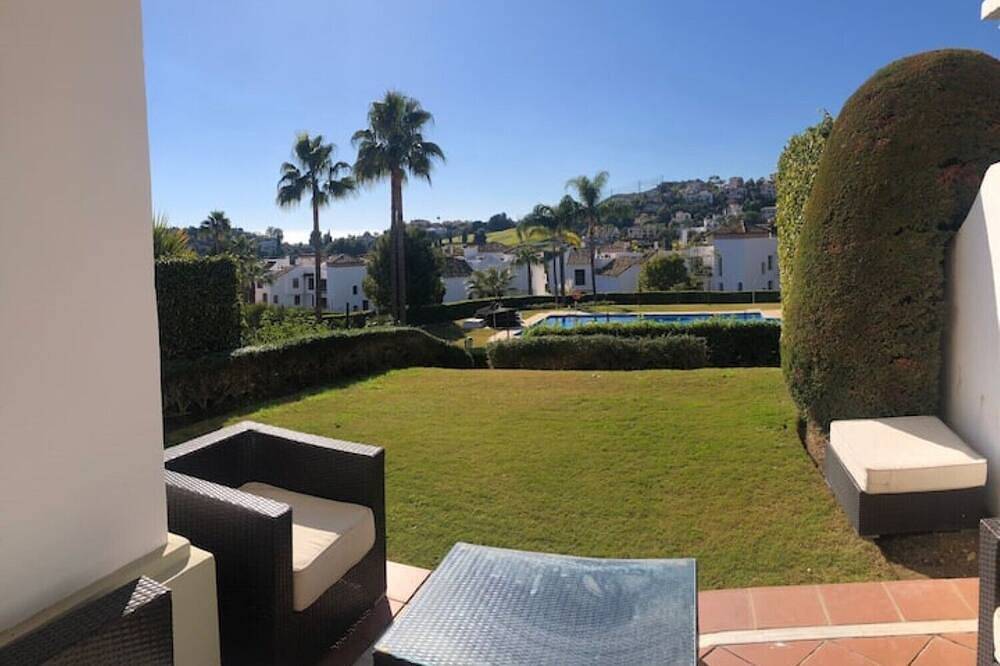 Entire apartment, Superior 3Br Apt Minutes From Puerto Banus y Marbella in Los Arqueros Golf and Country Club, Benahavís