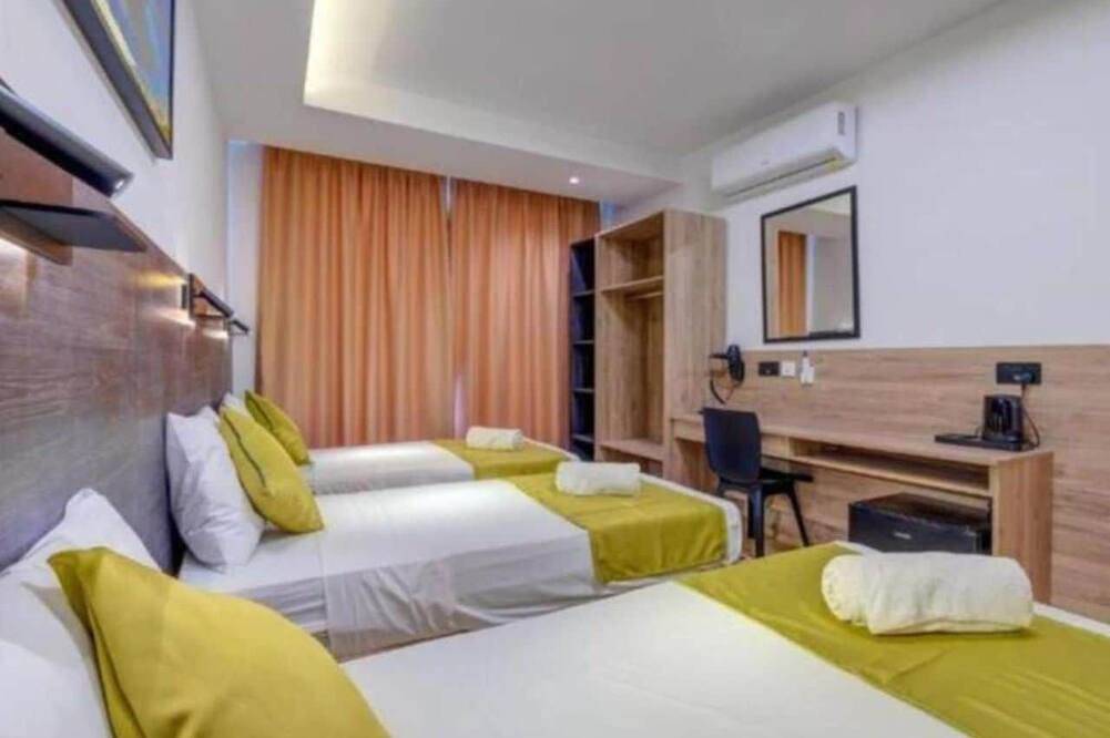 Apartamento inteiro, Yellow 7: Studio Apartment in St. Julian's in San Giljan, Ilha de Malta