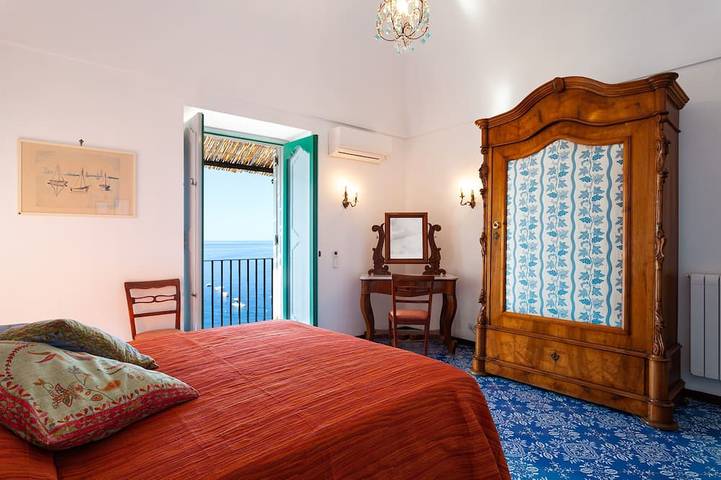 Positano: Villa Ibiscus antike Villa 50 m über dem Meer im Herzen von Positano in Spiaggia Fornillo, Positano