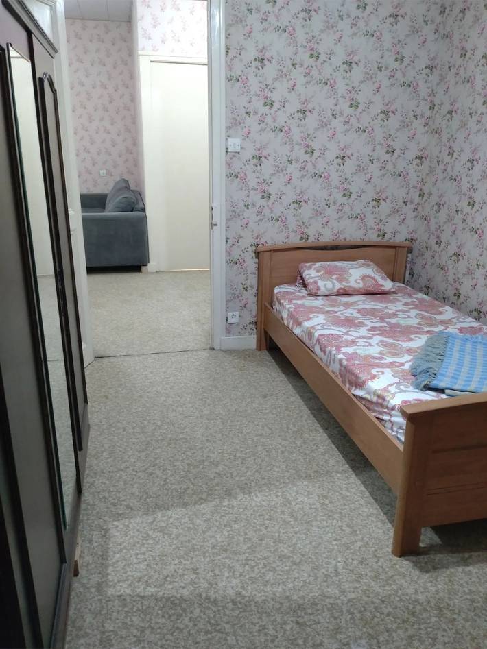 Ganze Wohnung, Appartement 'Lom' mit gemeinsamer Terrasse, Gemeinschaftsgarten und WLAN in Bourg-Argental, Regionaler Naturpark Pilat