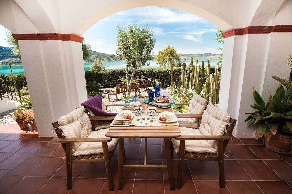 Geheel appartement, Niew aangelegde vakantie-studios met prachtig uitzicht in Andalusische Boerderij in Antequera, Málaga Provincie