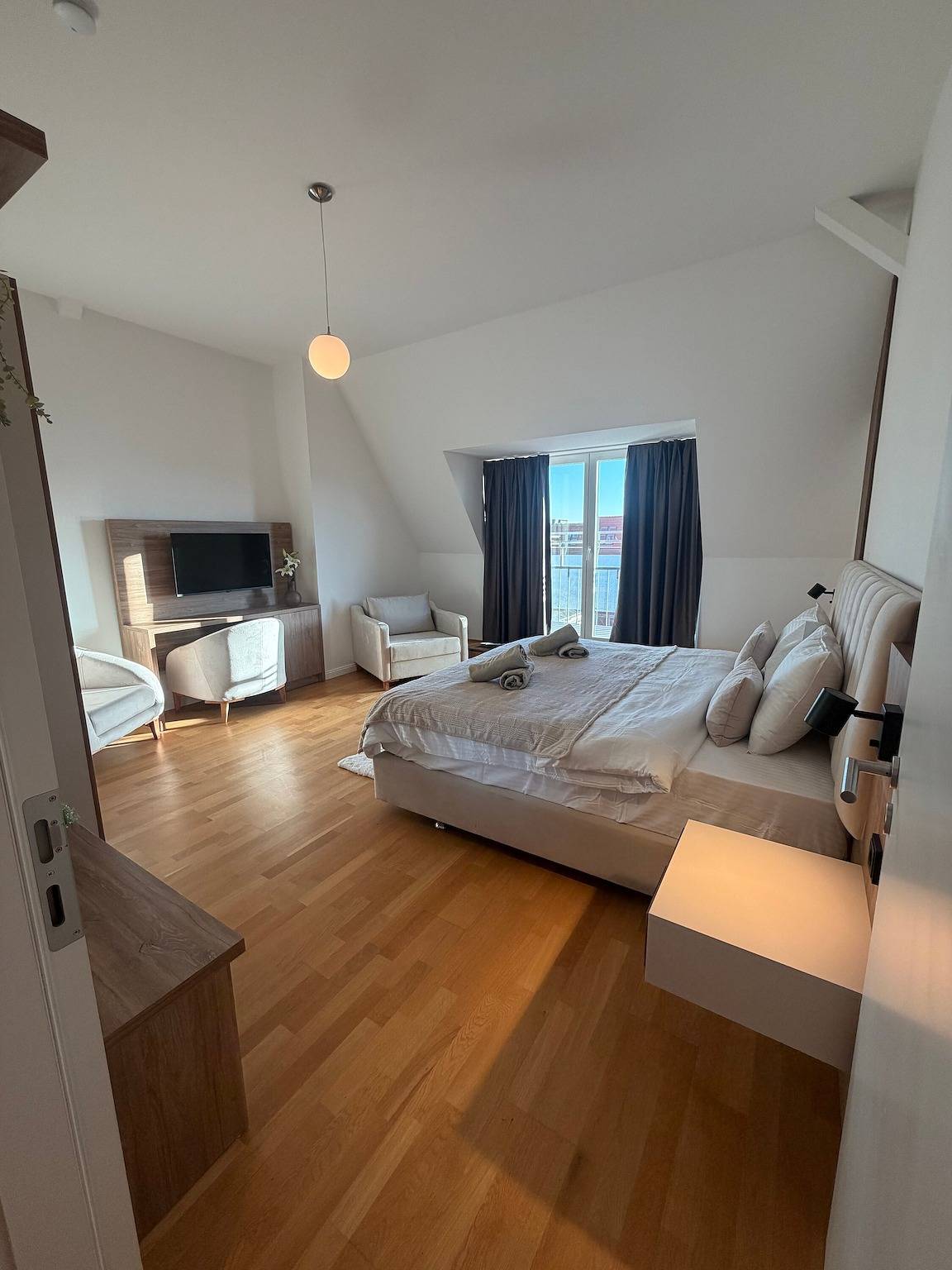 Modernes Luxus-Ferienhaus Ku’damm für 14 Personen mit Wlan in Berlin Innenstadt, Berlin