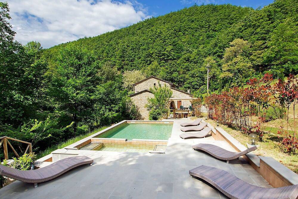 Preciosa casa de vacaciones privada con piscina privada, Wifi, jacuzzi, Tv, patio in Sansepolcro, Valtiberina