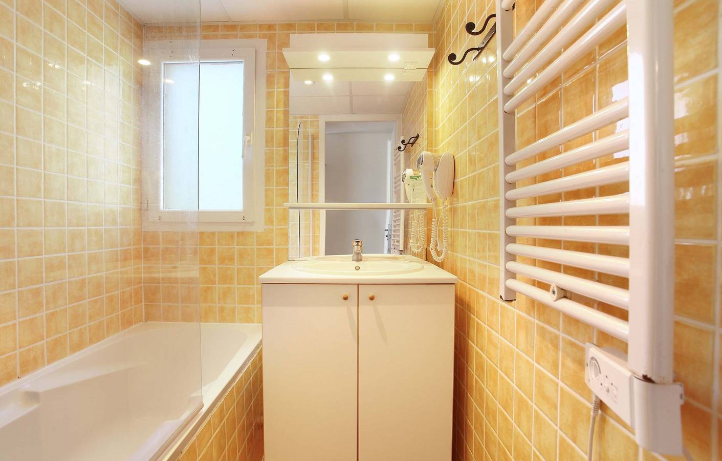 Appartement entier, Appartement de vacances pour 8 personnes avec balcon in Gréoux-les-Bains, Parc naturel régional du Verdon