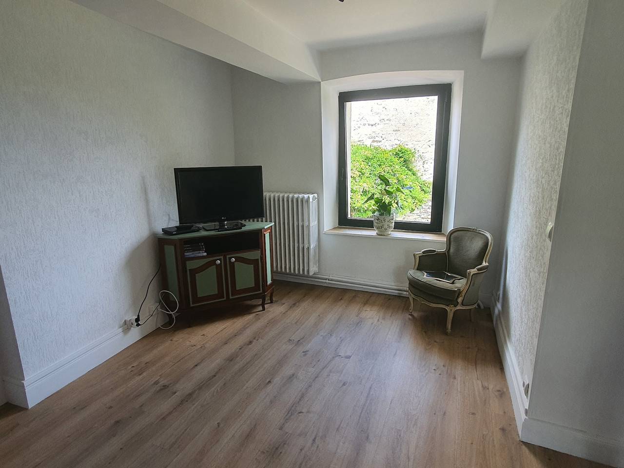 Apartamento La Chinerie: amplio alojamiento en una casa tradicional bourbonnesa in Bellenaves, Región de Montluçon