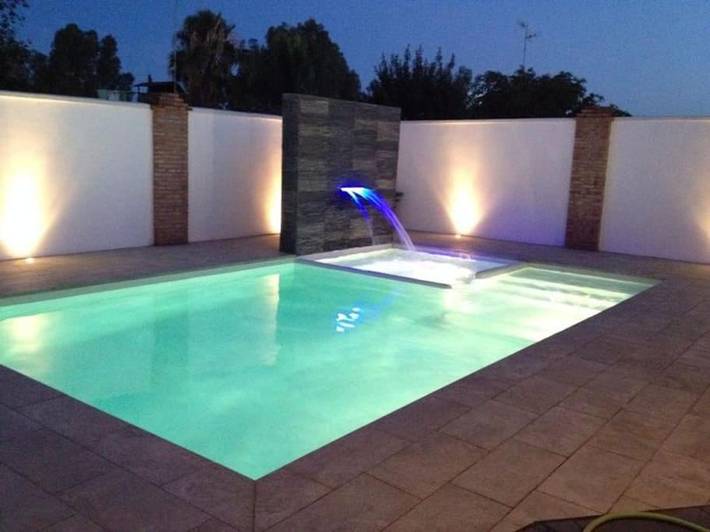 Apartamento para 4 personas, con Jacuzzi y Terraza además de Jardín y Piscina en Alcalá de Guadaíra
