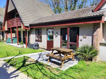 Vacation Rental for 4 Guests in Cornwall, South West England, Picture 1