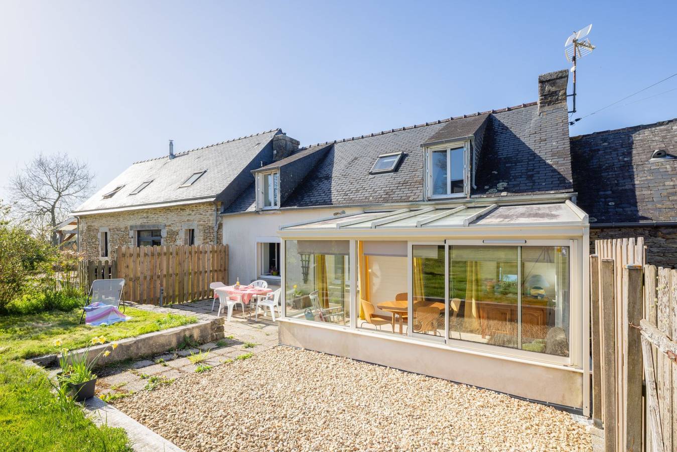 Ferienhaus 'Le Jardin De Léonie' mit Privater Terrasse, Privatem Garten und Wlan in Ergué-Gabéric, Quimper und Umgebung