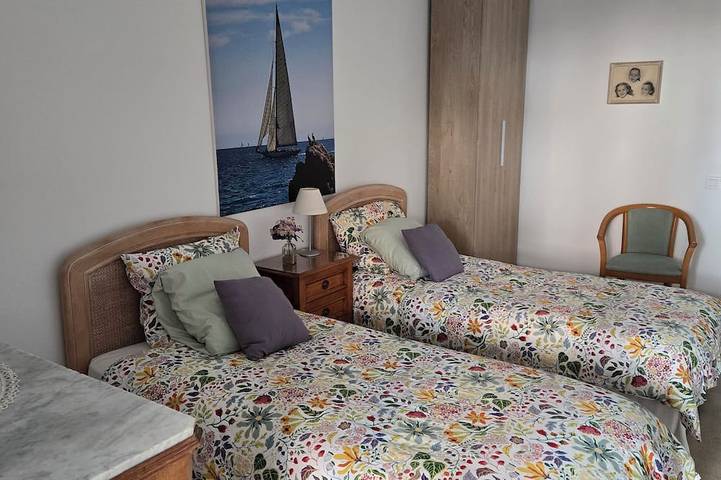 Gîte pour 6 personnes, avec piscine et jardin dans Theatre De La Licorne - 2