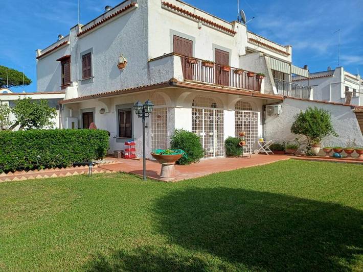 Casa vacanza per 6 persone, con Balcone e Terrazza nonché Giardino e Piscina a Cerveteri