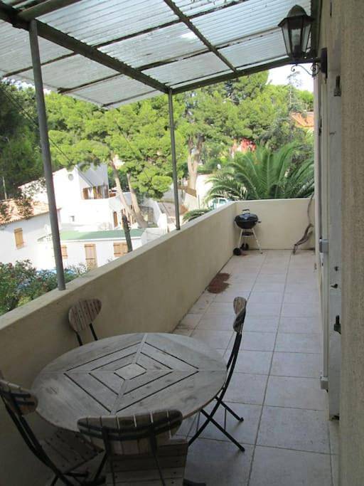 Gîte pour 4 personnes, avec terrasse, animaux acceptés dans Calanque De Port Pin Cassis - 2