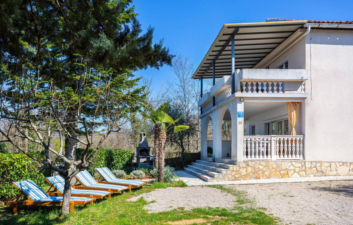 Gemütlich, nur 2 km vom Strand entfernt: WLAN, Klimaanlage, Parkplatz, Terrasse und mehr! in Županje, Silo (Krk)