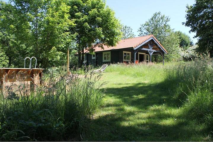 Chalet pour 4 personnes, avec piscine et jardin